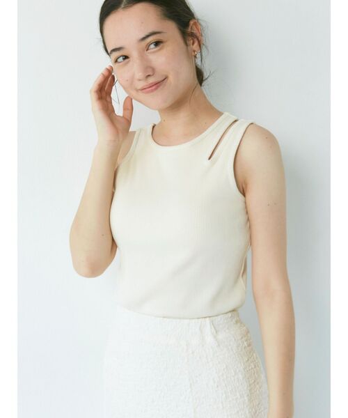 Ungrid（アングリッド）の「パット付きアシメデザインテレコタンクトップ（タンクトップ・レディース・ブラック/アイボリー/オレンジ/ブルー・FREE）」の10枚目の写真