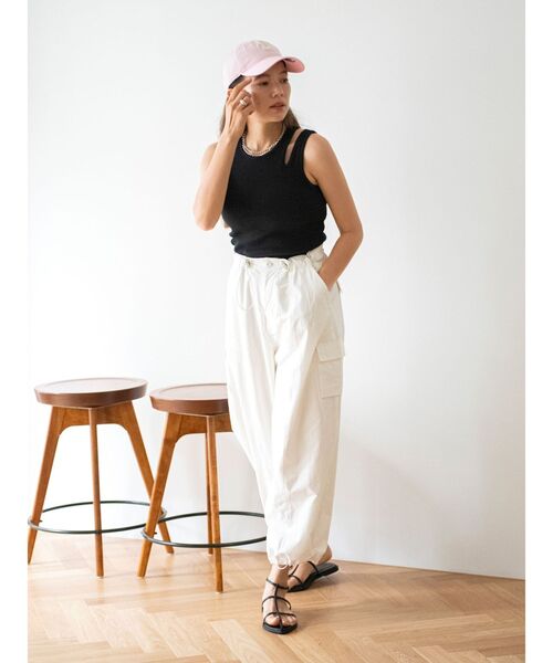 Ungrid（アングリッド）の「パット付きアシメデザインテレコタンクトップ（タンクトップ・レディース・ブラック/アイボリー/オレンジ/ブルー・FREE）」の14枚目の写真