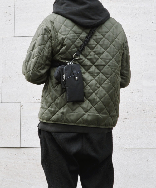 cache cache(カシュ カシュ)の「カシュカシュ cachecache / バンジーコードナイロンスマホショルダー(ショルダーバッグ・レディース・アイボリー/ブラック/グレー/レオパード/カモフラージュ/ベージュ・FREE)」の3枚目の写真