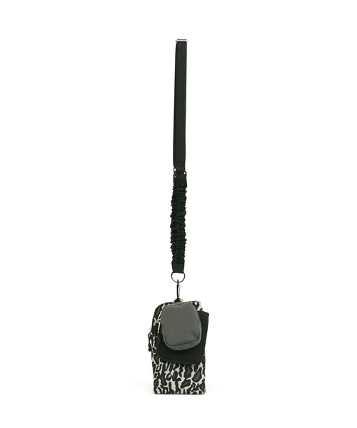 cache cache(カシュ カシュ)の「カシュカシュ cachecache / バンジーコードナイロンスマホショルダー(ショルダーバッグ・レディース・アイボリー/ブラック/グレー/レオパード/カモフラージュ/ベージュ・FREE)」の20枚目の写真