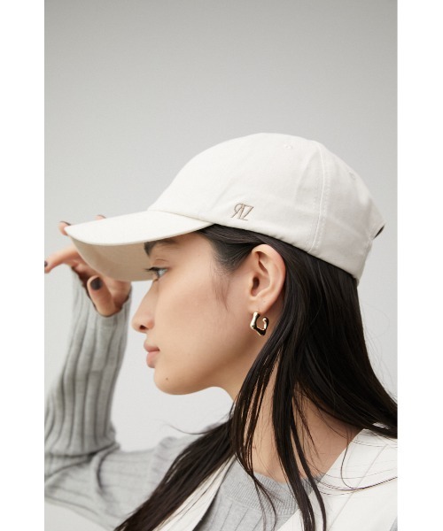 AZUL by moussy（アズールバイマウジー）の「MONOGRAM SIDE LOGO CAP/モノグラムサイドロゴキャップ（キャップ・レディース・マジェンタ/アイボリー/ブラック・FREE）」の2枚目の写真