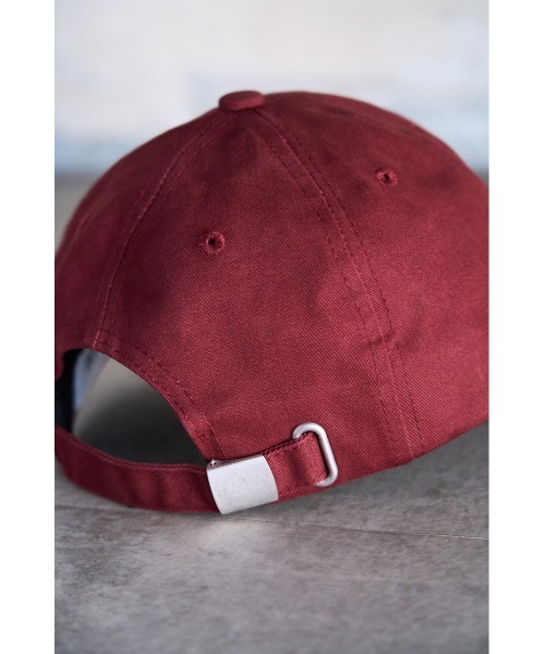 AZUL by moussy（アズールバイマウジー）の「MONOGRAM SIDE LOGO CAP/モノグラムサイドロゴキャップ（キャップ・レディース・マジェンタ/アイボリー/ブラック・FREE）」の6枚目の写真