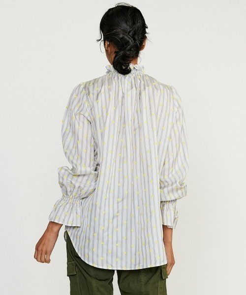 DOUBLE STANDARD CLOTHING（ダブルスタンダードクロージング）の「DSC/ フラワー刺繍ブラウス（シャツ/ブラウス・レディース・イエロー/オフホワイト・36/38）」の4枚目の写真