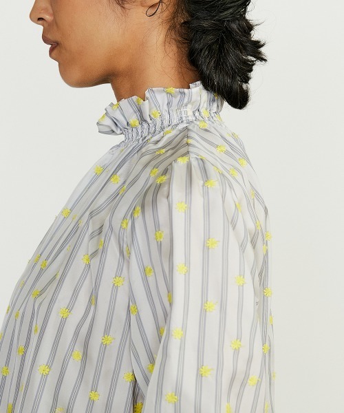 DOUBLE STANDARD CLOTHING（ダブルスタンダードクロージング）の「DSC/ フラワー刺繍ブラウス（シャツ/ブラウス・レディース・イエロー/オフホワイト・36/38）」の6枚目の写真