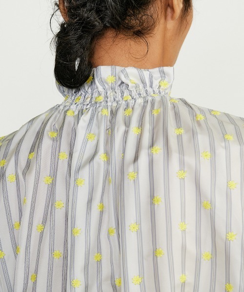 DOUBLE STANDARD CLOTHING（ダブルスタンダードクロージング）の「DSC/ フラワー刺繍ブラウス（シャツ/ブラウス・レディース・イエロー/オフホワイト・36/38）」の7枚目の写真
