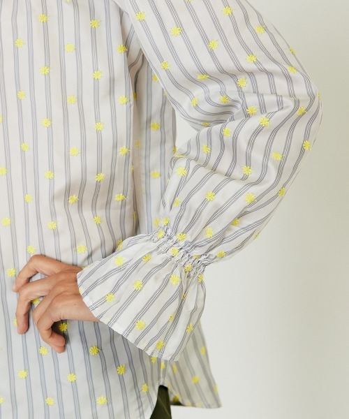 DOUBLE STANDARD CLOTHING（ダブルスタンダードクロージング）の「DSC/ フラワー刺繍ブラウス（シャツ/ブラウス・レディース・イエロー/オフホワイト・36/38）」の8枚目の写真