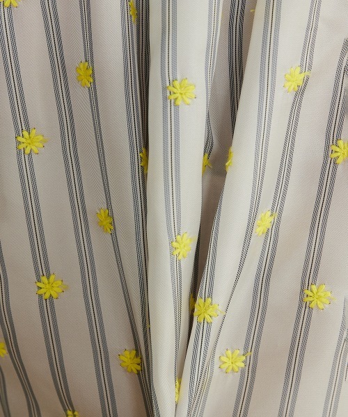 DOUBLE STANDARD CLOTHING（ダブルスタンダードクロージング）の「DSC/ フラワー刺繍ブラウス（シャツ/ブラウス・レディース・イエロー/オフホワイト・36/38）」の11枚目の写真