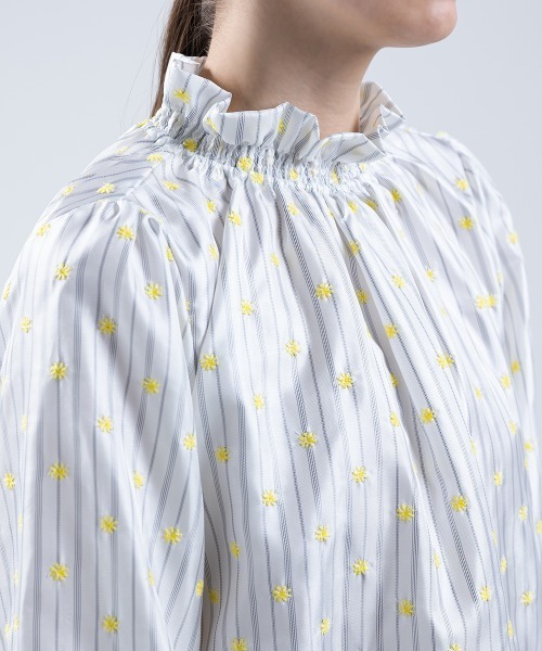 DOUBLE STANDARD CLOTHING（ダブルスタンダードクロージング）の「DSC/ フラワー刺繍ブラウス（シャツ/ブラウス・レディース・イエロー/オフホワイト・36/38）」の19枚目の写真