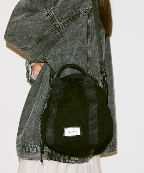 Libra Cue（リブラ キュー）の「2way巾着ショルダーバッグ（ショルダーバッグ・レディース・ベージュ/ブラック・FREE）」の2枚目の写真