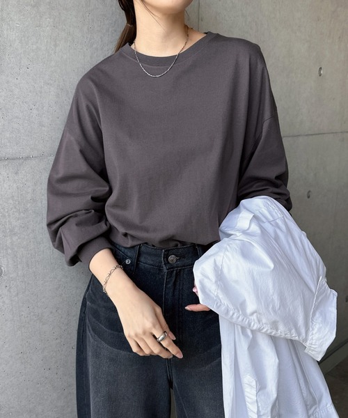 andme（アンドミー）の「【新色追加】無地ボーダーボリューム袖コットン長袖Tシャツ（Tシャツ/カットソー・レディース・チャコールグレー/ブラック/ベージュ/オフホワイト/ブルー/オートミール/スミクロ/ブラウン/ホワイト×ブラック/ベージュ系その他/ブルー系その他/ライトピンク/キナリ/ネイビー・M/L）」の6枚目の写真