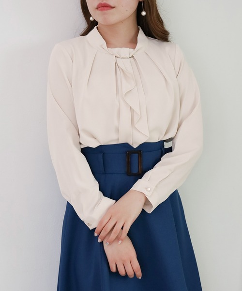 ASTORIA ODIER（アストリアオディール）の「金具付きボウタイブラウス（シャツ/ブラウス・レディース・ラベンダー/ピンクベージュ/ホワイト/ベージュ/ホワイト×ネイビー・LARGE/SMALL/MEDIUM）」の11枚目の写真