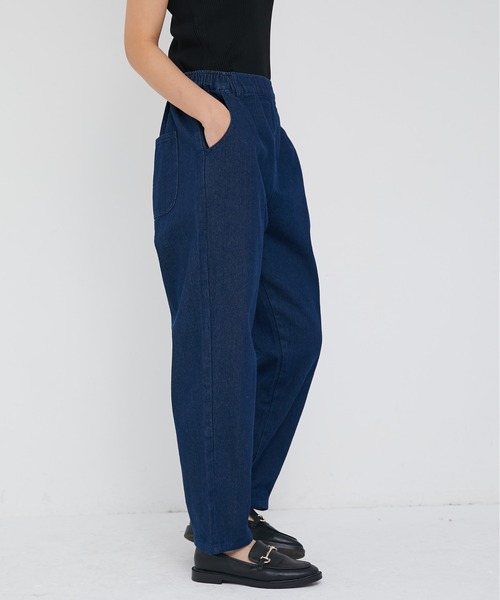 ECRIRE(エクリール)の「リラックステーパードデニムパンツ(デニムパンツ・レディース・ブルー/ネイビー/サックスブルー・L/M)」の1枚目の写真