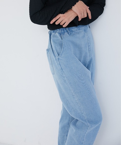 ECRIRE(エクリール)の「リラックステーパードデニムパンツ(デニムパンツ・レディース・ブルー/ネイビー/サックスブルー・L/M)」の6枚目の写真