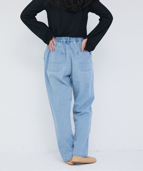 ECRIRE(エクリール)の「リラックステーパードデニムパンツ(デニムパンツ・レディース・ブルー/ネイビー/サックスブルー・L/M)」の7枚目の写真