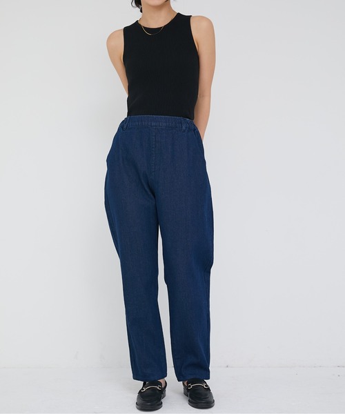 ECRIRE(エクリール)の「リラックステーパードデニムパンツ(デニムパンツ・レディース・ブルー/ネイビー/サックスブルー・L/M)」の13枚目の写真