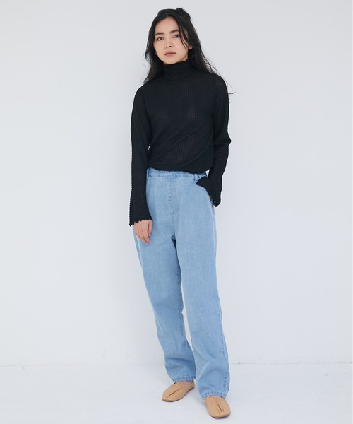 ECRIRE(エクリール)の「リラックステーパードデニムパンツ(デニムパンツ・レディース・ブルー/ネイビー/サックスブルー・L/M)」の21枚目の写真