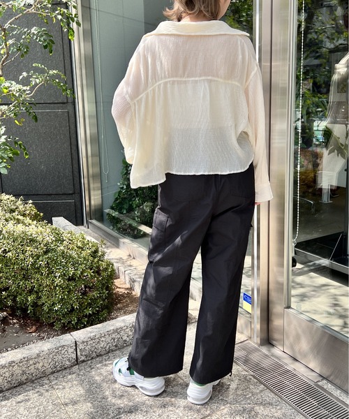 one way（ワンウェイ）の「シワ加工シア―シャツ（シャツ/ブラウス・レディース・ホワイト/ライトブルー/ライトグレー・FREE）」の4枚目の写真