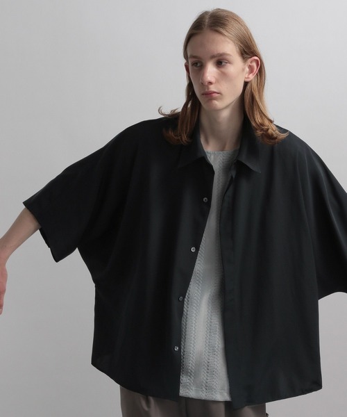 【HARE】ボタニカルBIGシャツ 黒 HARE（ハレ）の「ドルマンBIGシャツSS(HARE)（シャツ/ブラウス）」 - WEAR