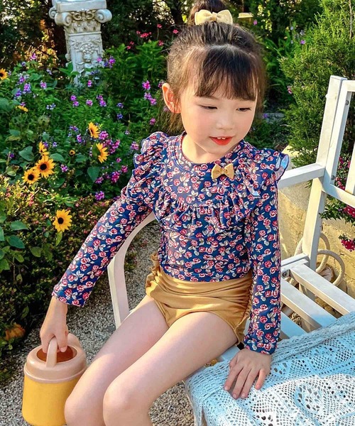 OSYAREVO（オシャレボ）の「キッズ フラワー柄 ロングスリーブ フリル 水着 セットアップ（水着・キッズ・ネイビー・90/100/110/120/130）」の2枚目の写真