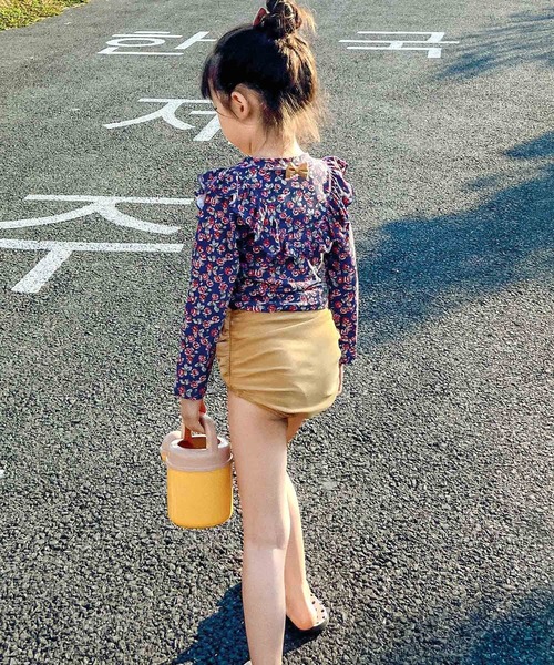 OSYAREVO（オシャレボ）の「キッズ フラワー柄 ロングスリーブ フリル 水着 セットアップ（水着・キッズ・ネイビー・90/100/110/120/130）」の9枚目の写真