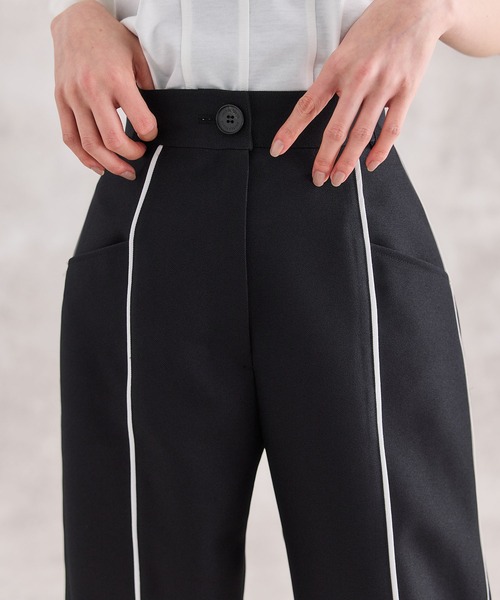 UNITED TOKYO（ユナイテッドトウキョウ）の「ラインデザインパンツ-ウォッシャブル-（スラックス・レディース・ブラック/グレー・1/2）」の18枚目の写真