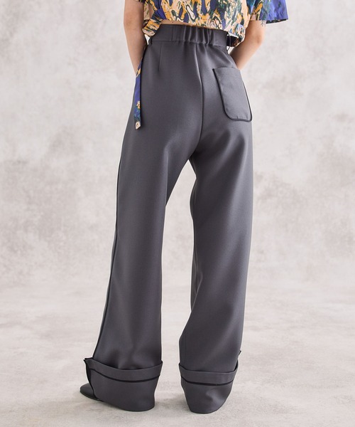 UNITED TOKYO（ユナイテッドトウキョウ）の「ラインデザインパンツ-ウォッシャブル-（スラックス・レディース・ブラック/グレー・1/2）」の11枚目の写真