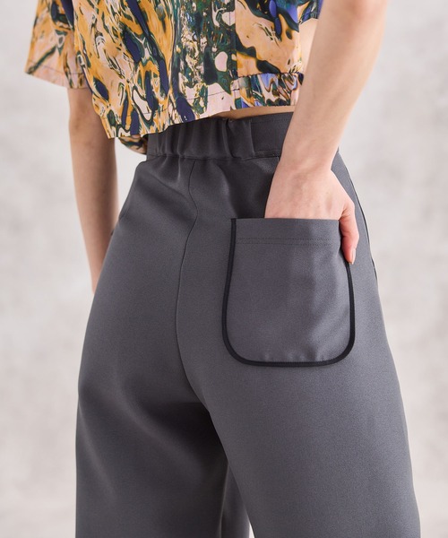 UNITED TOKYO（ユナイテッドトウキョウ）の「ラインデザインパンツ-ウォッシャブル-（スラックス・レディース・ブラック/グレー・1/2）」の5枚目の写真