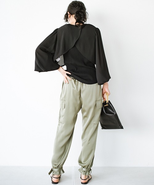 haco!（ハコ）の「前後２WAY！着るだけで二の腕カバーとオシャレ完成の万能アームボレロ（カーディガン/ボレロ・レディース・ブラック/オフホワイト・SMALL/MEDIUM/LARGE/X-LARGE）」の6枚目の写真