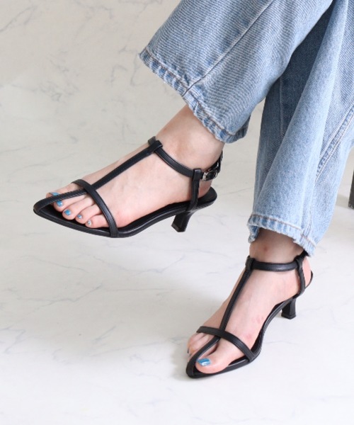 LibertyDoll（リバティードール）の「LibertyDoll / ポインテッドTストラップサンダル（サンダル・レディース・ブラック/グリーン/アイボリー/ブラウン/シルバー・S/L/M/LL）」の3枚目の写真