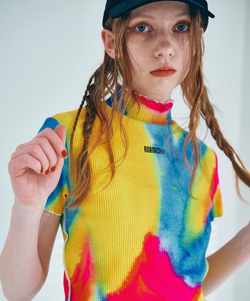 RNA(アールエヌエー)の「M2106 タイダイリブミニT(Tシャツ/カットソー・レディース・マルチ/レインボー/イエロー・MEDIUM)」の3枚目の写真
