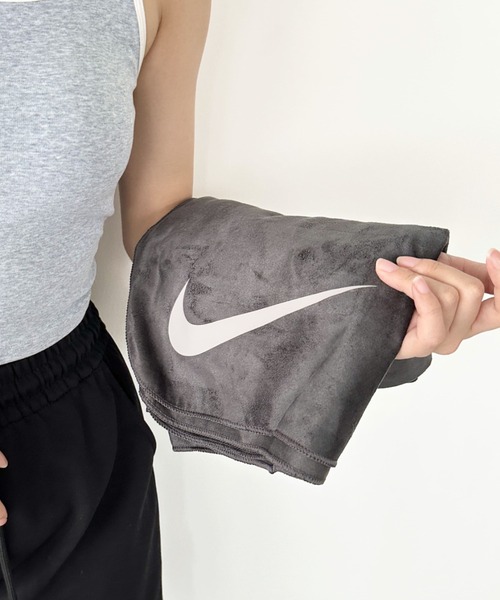 NIKE（ナイキ）の「NIKE(ナイキ)/ヨガタオル 大判タオル フィットネス トレーニング ジム ピラティス エクササイズ（スポーツグッズ・レディース・ピンク/ブラック/オレンジ・FREE）」の8枚目の写真