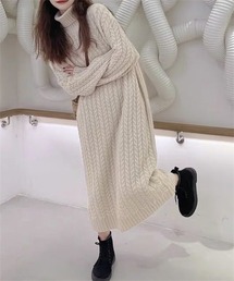 タートルネックニットワンピース