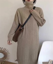 タートルネックニットワンピース