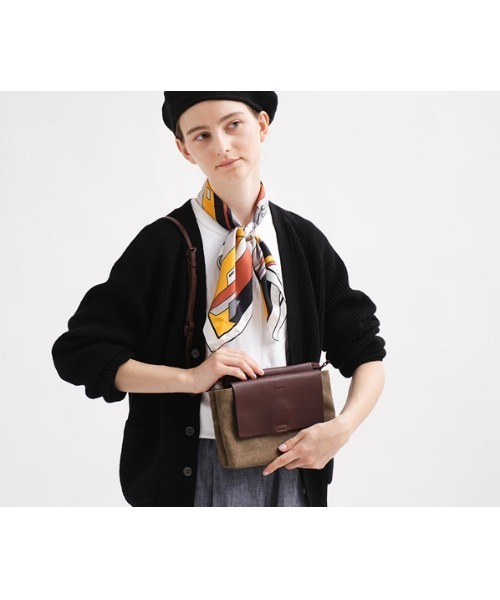 genten(ゲンテン)の「ミモザ・ベーシック ミニショルダーバッグ(ショルダーバッグ・レディース・ブラウン/ダークブラウン・FREE)」の2枚目の写真