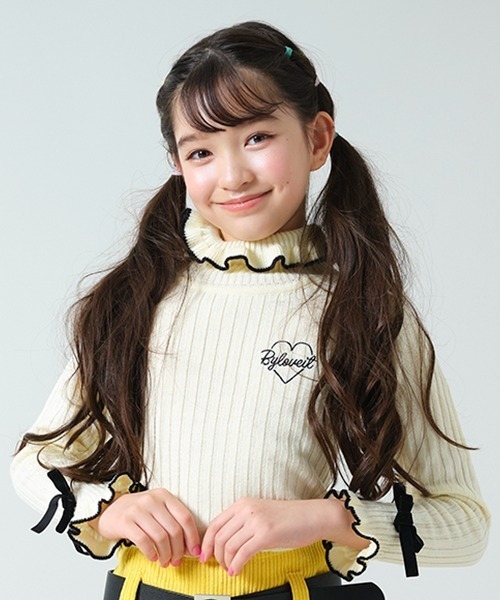 by LOVEiT（バイラビット）の「フリフリテレコニット（ニット/セーター・キッズ・ブラック/オフホワイト/レッド/ライム/モカ・120cm/140cm/160cm/130cm/150cm）」の2枚目の写真