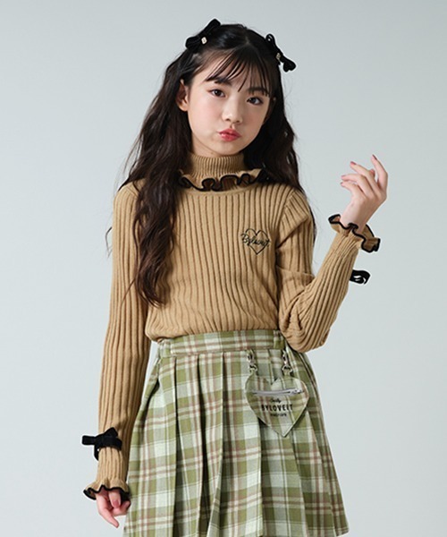 by LOVEiT（バイラビット）の「フリフリテレコニット（ニット/セーター・キッズ・ブラック/オフホワイト/レッド/ライム/モカ・120cm/140cm/160cm/130cm/150cm）」の4枚目の写真