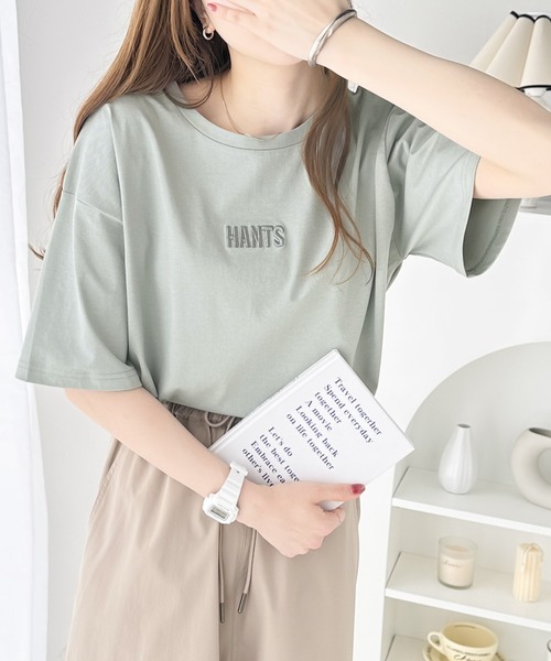 classicalelf（クラシカルエルフ）の「コーデを上品に魅せる。接触冷感立体刺繍Tシャツ（Tシャツ/カットソー・レディース・ブルー/オフホワイト/ブラック/グレイッシュベージュ/グリーン・LARGE/MEDIUM/SMALL/X-LARGE）」の20枚目の写真