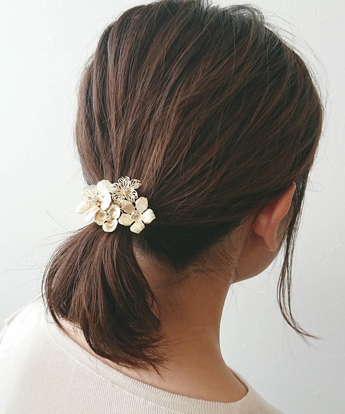 Three Four Time（ｽﾘｰﾌｫｰﾀｲﾑ）の「メタルフラワーポニーフック【結婚式/フォーマル/入学式/卒業式/デイリー】（ヘアゴム・レディース・ゴールド・FREE）」の5枚目の写真