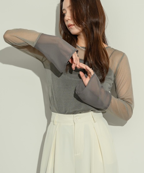 NEUNA(ヌナ)の「【ドッキングデザインでこなれ感】フレアスリーブ切り替えドッキングシアートップス(Tシャツ/カットソー・レディース・ブラック/アイボリー/グレー/グリーン/ホワイト・FREE)」の22枚目の写真