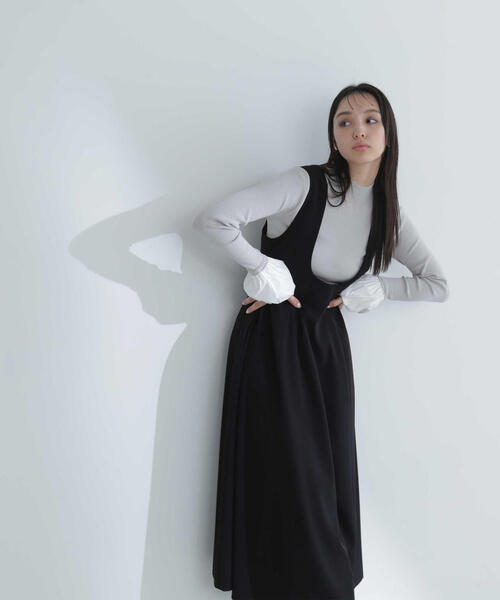 NATURAL BEAUTY BASIC（ナチュラルビューティーベーシック）の「◇Ｕネックフレアジャンスカ（ジャンパースカート・レディース・ブラック/オフホワイト/グレー・SMALL/MEDIUM）」の13枚目の写真