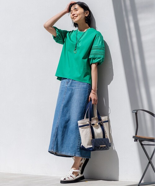 23区 L（ニジュウサンクオオキイサイズ）の「【Oggi4月号掲載/洗える】23区DENIM ストレッチ デニムスカート（デニムスカート・レディース・カーキ系/アイボリー系・50/48/46/44）」の4枚目の写真