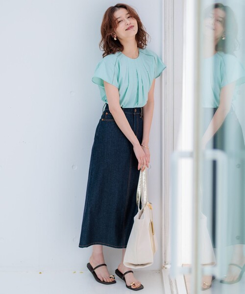 23区 L（ニジュウサンクオオキイサイズ）の「【Oggi4月号掲載/洗える】23区DENIM ストレッチ デニムスカート（デニムスカート・レディース・カーキ系/アイボリー系・50/48/46/44）」の14枚目の写真