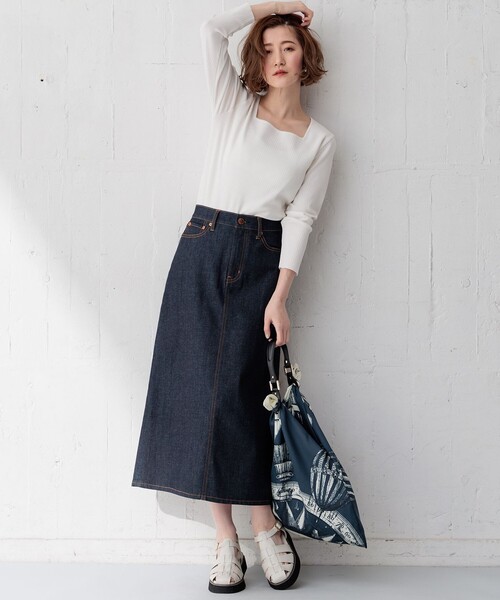 23区 L（ニジュウサンクオオキイサイズ）の「【Oggi4月号掲載/洗える】23区DENIM ストレッチ デニムスカート（デニムスカート・レディース・カーキ系/アイボリー系・50/48/46/44）」の21枚目の写真