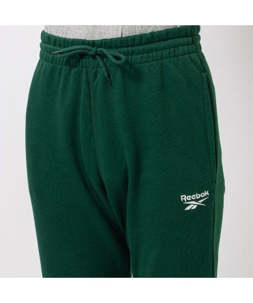 Reebok（リーボック）の「スモールロゴ ジョガーパンツ / IDENTITY SMALL LOGO FT JOGGER（スウェットパンツ・メンズ・ブラック/グレー/ダークグリーン・LARGE/MEDIUM/SMALL/XX-LARGE/X-LARGE）」の17枚目の写真