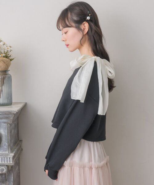 ems excite（エムズエキサイト）の「肩リボンショートトレーナー（スウェット・レディース・ブラック/ピンク/ホワイト系その他・FREE）」の18枚目の写真