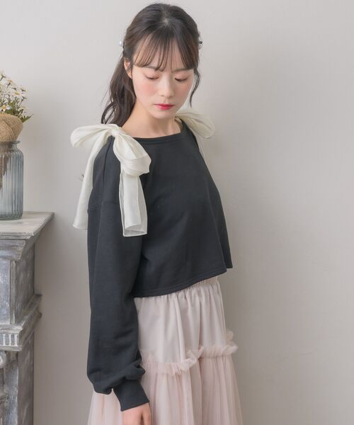 ems excite（エムズエキサイト）の「肩リボンショートトレーナー（スウェット・レディース・ブラック/ピンク/ホワイト系その他・FREE）」の17枚目の写真