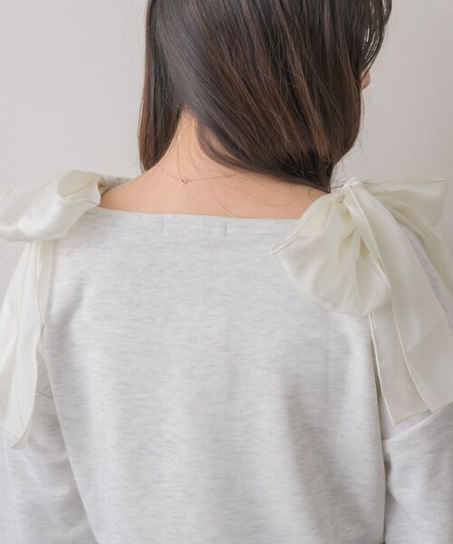 ems excite（エムズエキサイト）の「肩リボンショートトレーナー（スウェット・レディース・ブラック/ピンク/ホワイト系その他・FREE）」の4枚目の写真