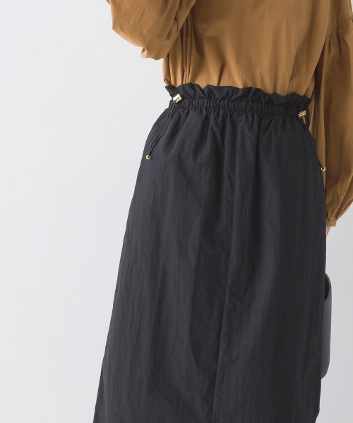 OMNES（オムネス）の「撥水加工ナイロンドロストギャザースカート（スカート・レディース・ブラック/カーキ/ベージュ・FREE）」の8枚目の写真