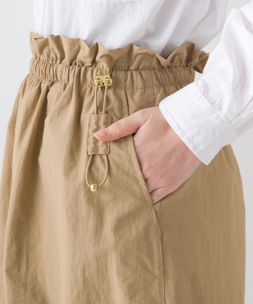 OMNES（オムネス）の「撥水加工ナイロンドロストギャザースカート（スカート・レディース・ブラック/カーキ/ベージュ・FREE）」の12枚目の写真