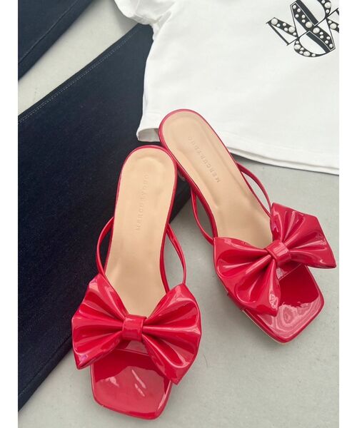 MERCURYDUO（マーキュリーデュオ）の「ビッグリボンシェイプストラップサンダル（サンダル・レディース・レッド/ブラック/シルバー・36/38）」の4枚目の写真